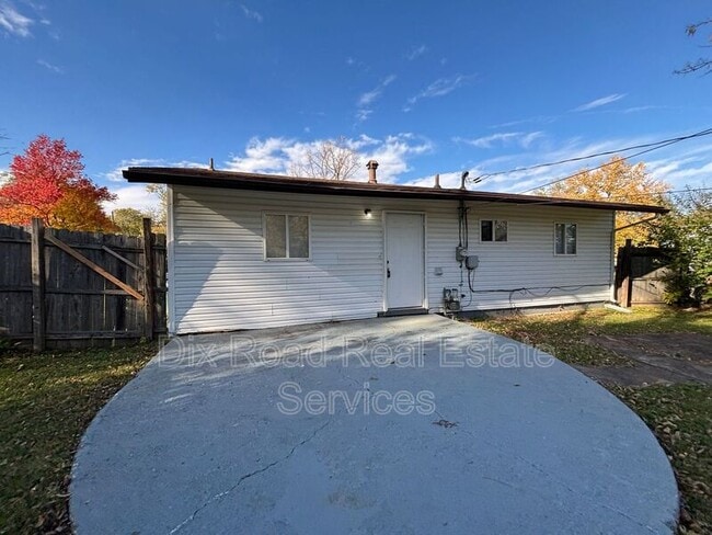 4910 Porterfield Dr in Dayton, OH - Building Photo - Building Photo