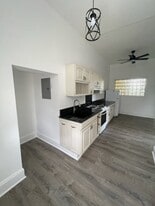 126 Norwood St, Unit 3 in Mont Clare, PA - Building Photo