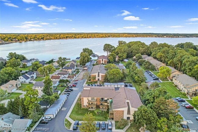 property at 855 S Pontiac Trail