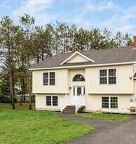 21 Yankee Ave in Bangor, ME - Building Photo