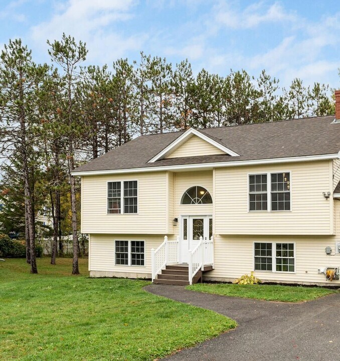 21 Yankee Ave in Bangor, ME - Building Photo