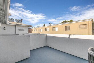 10107 England Ave in Inglewood, CA - Building Photo - Building Photo