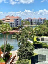 785 Crandon Blvd in Key Biscayne, FL - Building Photo - Building Photo