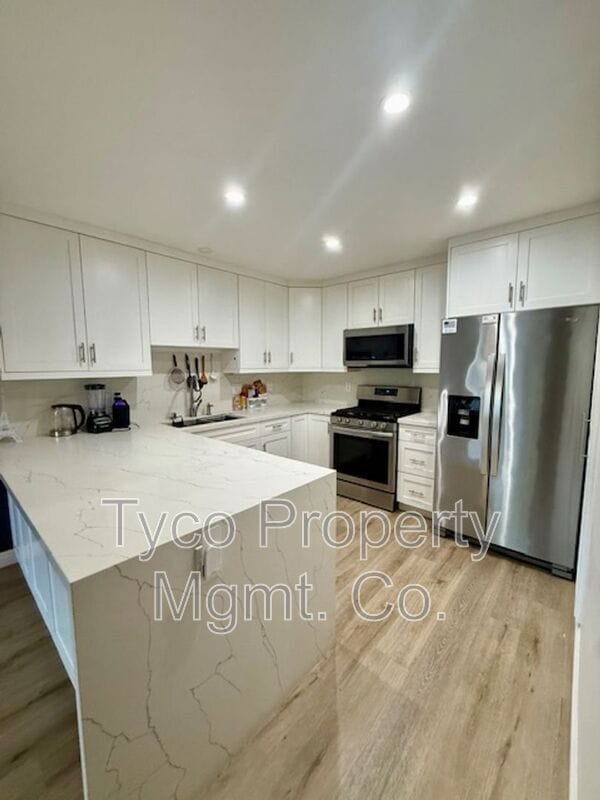 property at 1720 Melrose Ave