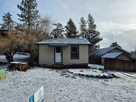 1618 NW 8th St in Bend, OR - Building Photo