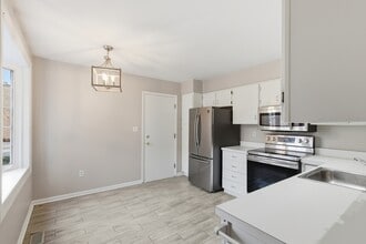 752 Ticonderoga Ave in Severna Park, MD - Foto de edificio - Building Photo