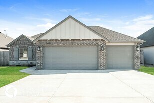 22620 E 102nd Street S in Broken Arrow, OK - Building Photo