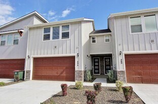 496 N Tessa Ln in Meridian, ID - Building Photo