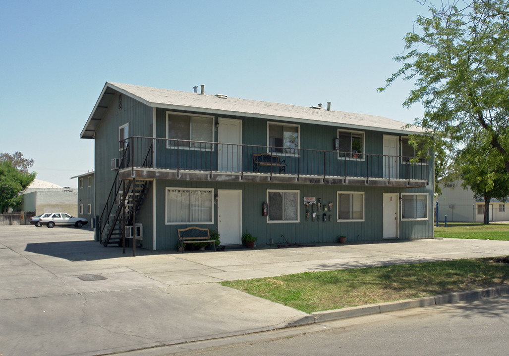 37 E 12th St in Merced, CA - Foto de edificio