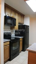 1720 Halford Ave-Unit -APT 325 in Santa Clara, CA - Foto de edificio - Building Photo