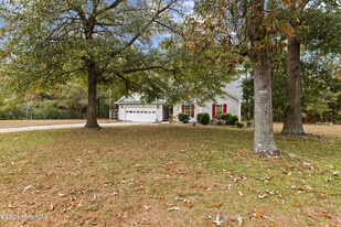 206 Chokecherry S in Richlands, NC - Building Photo - Building Photo