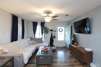 3430 W Brainerd St, Unit 4 in Pensacola, FL - Building Photo - Building Photo