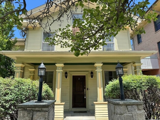 property at 776 Quinnipiac Ave