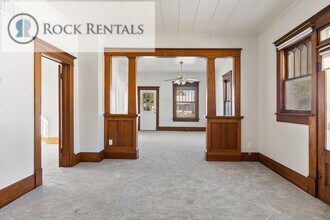 417 W 11th Ave in Hutchinson, KS - Building Photo - Building Photo