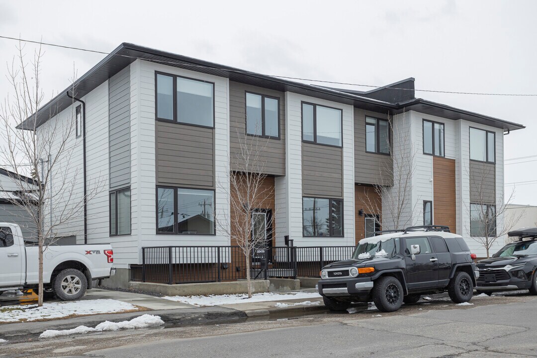 4656 85 St NW in Calgary, AB - Building Photo