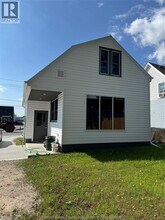 215 Wigle Ave in Kingsville, ON - Building Photo - Building Photo