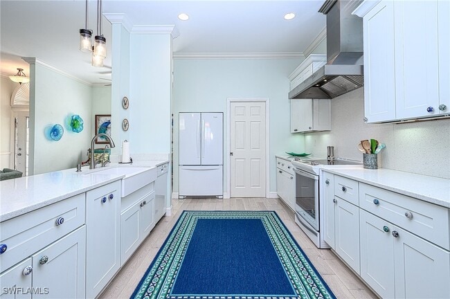 property at 7106 Lone Oak Blvd