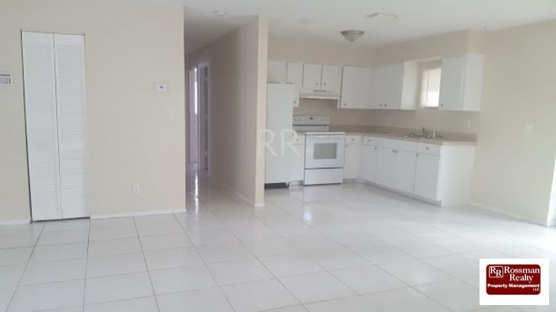 2163 Dominica Ave in Ft. Myers, FL - Building Photo