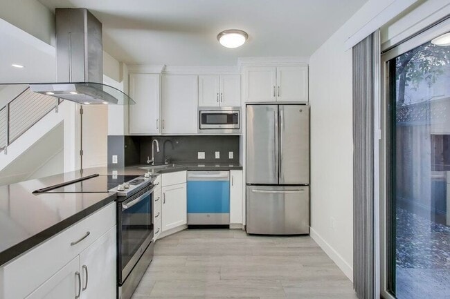 property at 1662 Hollenbeck Ave