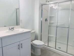 172 Riverfront Wy in Edgewater, FL - Foto de edificio - Building Photo