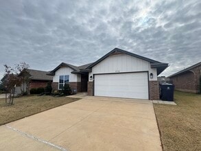 9104 SW 47th St in Oklahoma City, OK - Foto de edificio - Building Photo