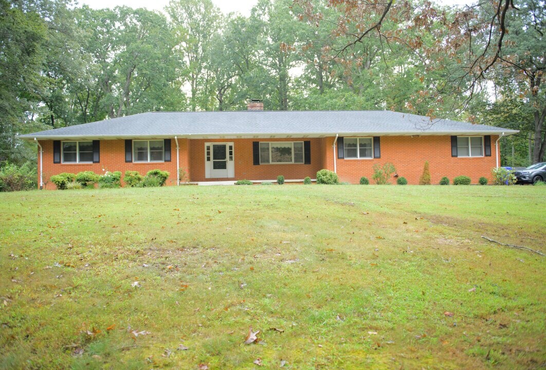 8814 Kentucky Ave in La Plata, MD - Building Photo
