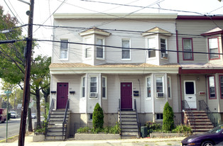 419 7th St in Harrison, NJ - Building Photo