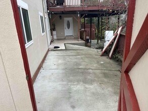 25 Vía Delizia in Hillsborough, CA - Building Photo - Building Photo