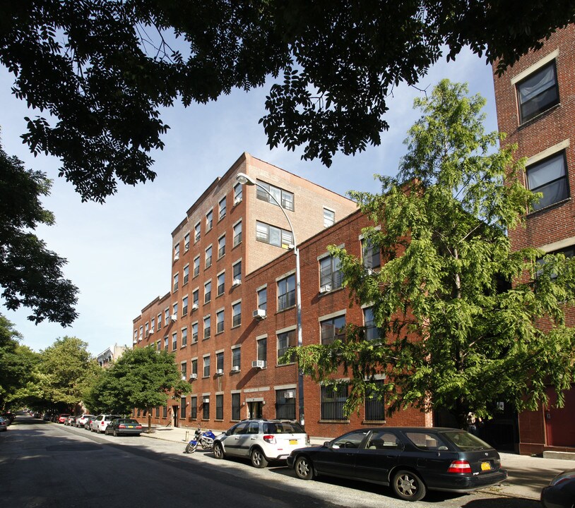 79 Clifton Place in Brooklyn, NY - Foto de edificio