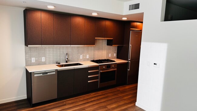 800 Columbia St, Unit 1503 in Seattle, WA - Building Photo - Building Photo