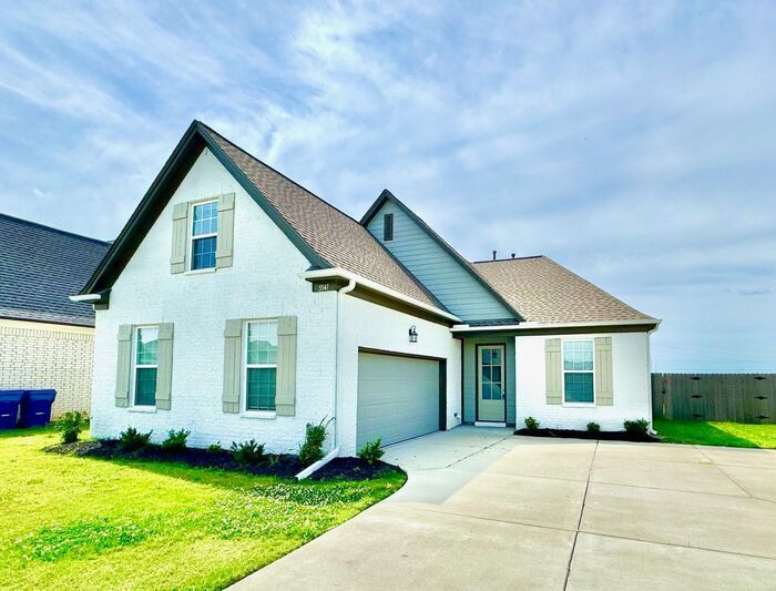 5541 Lakeside Cir W in Walls, MS - Foto de edificio