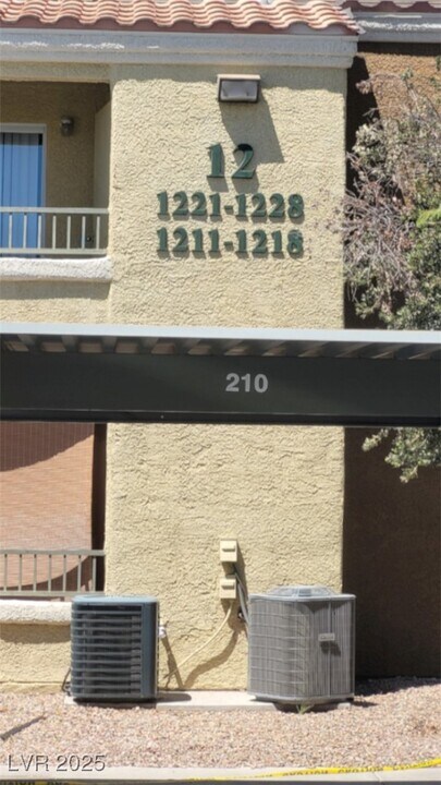 2120 Ramrod Ave in Henderson, NV - Building Photo