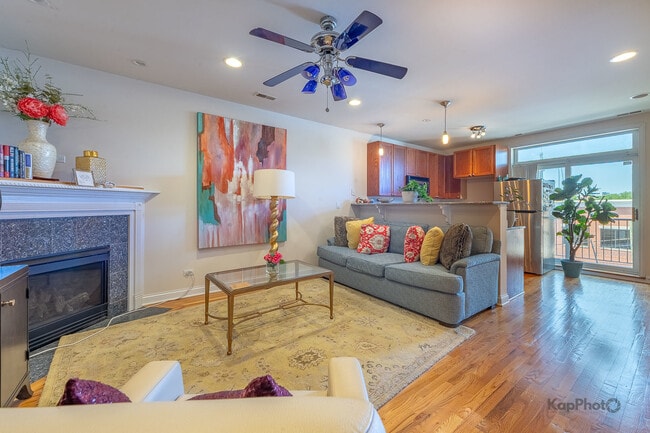 1302 W Fillmore St, Unit 3 in Chicago, IL - Building Photo - Building Photo