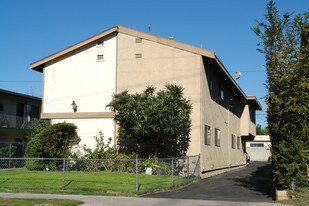 11301 Hatteras St in North Hollywood, CA - Building Photo