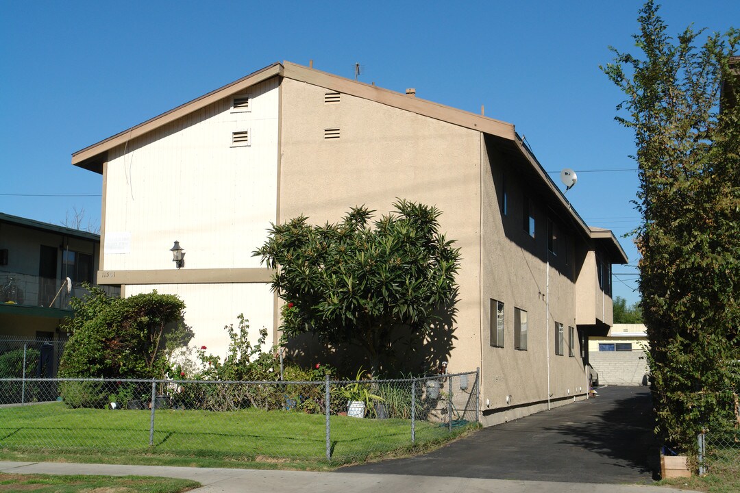 11301 Hatteras St in North Hollywood, CA - Foto de edificio