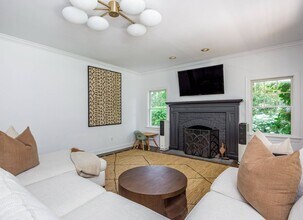 113 Northside Dr in Sag Harbor, NY - Building Photo - Building Photo