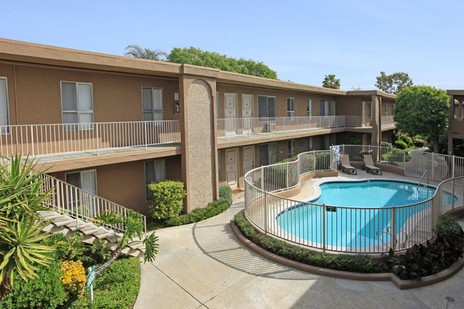 Trade Winds Apartments in El Cajon, CA - Building Photo - Building Photo