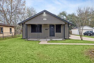 1500 Harvard St in Baytown, TX - Building Photo