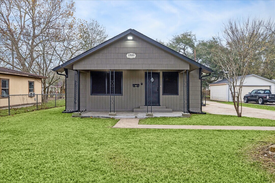 1500 Harvard St in Baytown, TX - Building Photo
