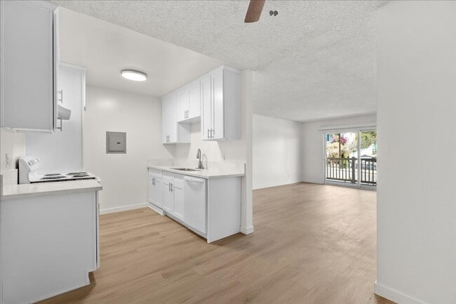 1707 Pacific Coast Hwy in Hermosa Beach, CA - Building Photo - Building Photo