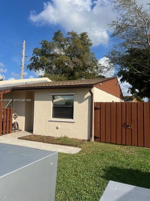 1701 NW 92nd Ave in Pembroke Pines, FL - Building Photo - Building Photo