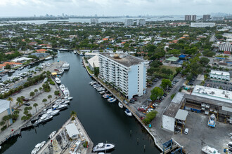 Keystone Harbor Club in North Miami, FL - Building Photo - Building Photo