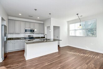 546 Oakland Ave in Charlotte, NC - Building Photo - Building Photo