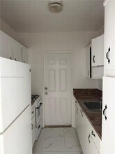 7730 Dickens Ave in Miami Beach, FL - Foto de edificio - Building Photo