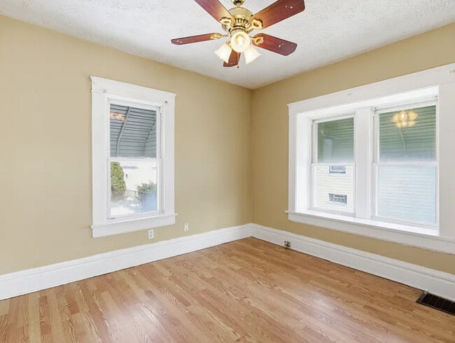 691 Lafollette St in Akron, OH - Building Photo - Building Photo