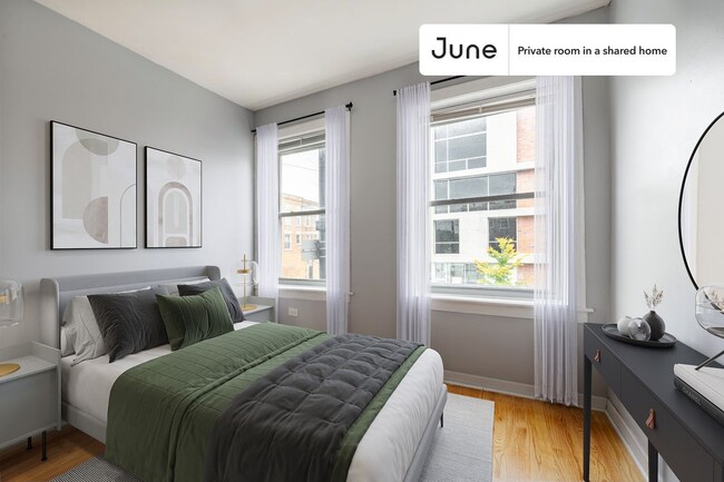 property at 1001 N Damen Ave