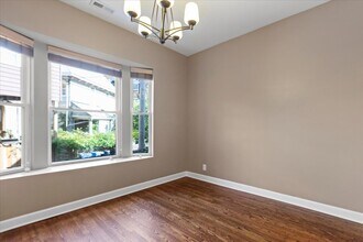 1278 W Victoria St, Unit 1E in Chicago, IL - Foto de edificio - Building Photo