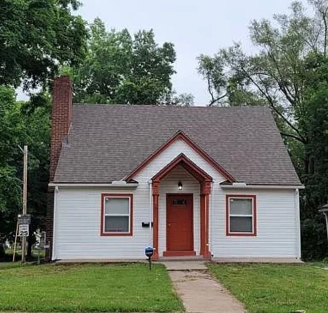 5801 Woodland Ave in Kansas City, MO - Building Photo - Building Photo