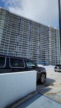 7601 E Treasure Dr, Unit 906 in North Bay Village, FL - Building Photo - Building Photo