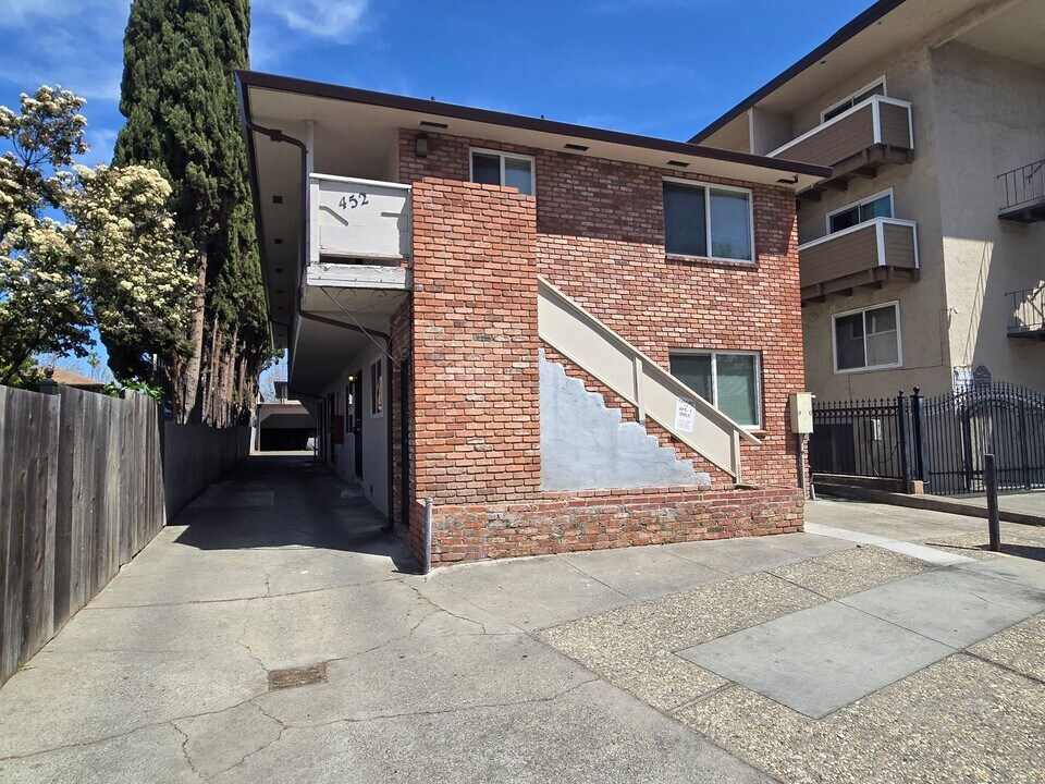 452 S 4th St in San Jose, CA - Building Photo